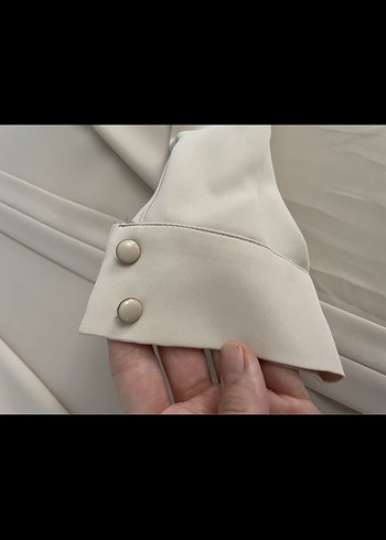 Bej V Yaka Kadın Gömlek - Görsel 2