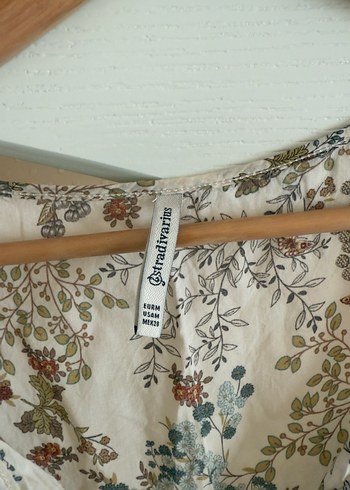 Stradivarius Bohem Desenli V Yaka Kolsuz Bluz