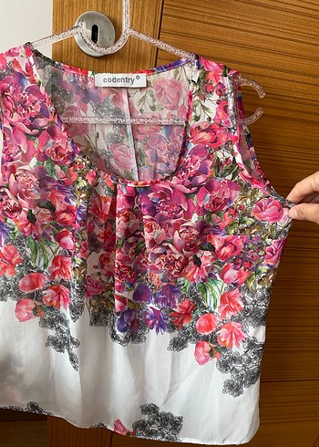 Dantel Detaylı Pembe Çiçekli Bohem Bluz - Görsel 2