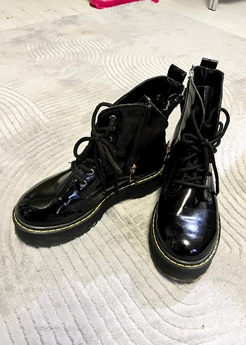 Bershka Siyah Rugan Stiletto Topuklu Goth Kadın Bot