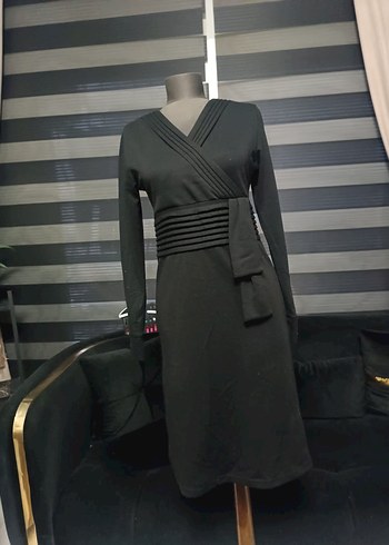 Siyah V Yaka Kuşaklı Uzun Triko Elbise - Görsel 3