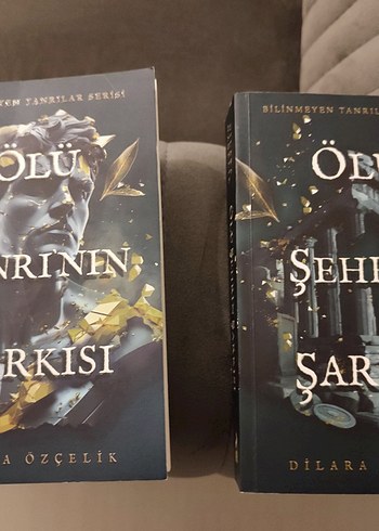 Ölü Tanrının Şarkısı ve Ölü Şehrin Şarkısı - Dilara Özçelik