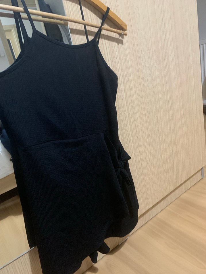 Siyah Midi Askılı Bel Detaylı Şortlu Elbises - Görsel 3