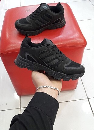 Adidas Tüm ürünlerimiz etiketidir