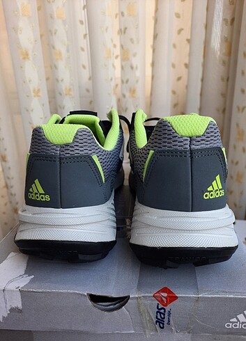 42 Beden Adidas Outdoor spor ayakkabı