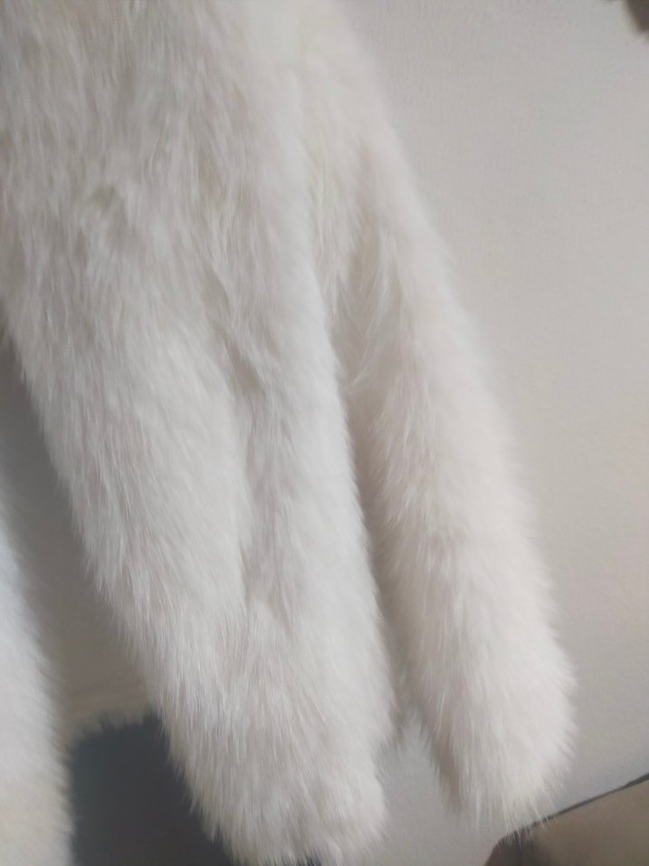 Beyaz Kürk Detaylı Midi Kadın Ceket - Görsel 3