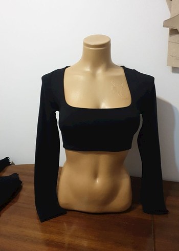 s Beden Siyah u Yaka Uzun Kollu Crop Bluz