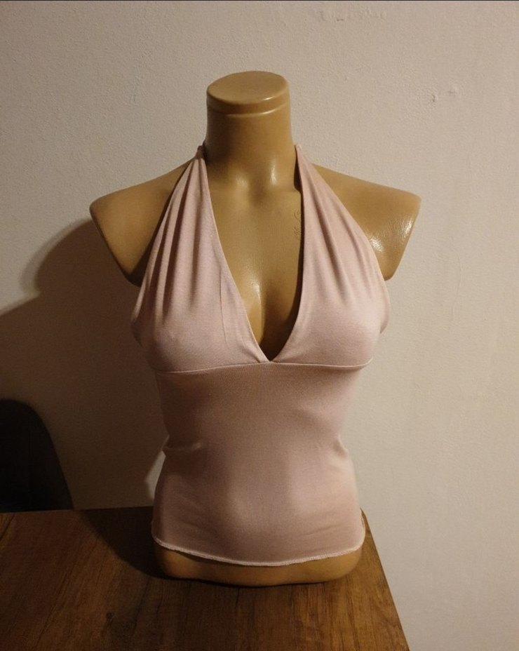 Siyah V Yaka İnce Askılı Gotik Atlet - Görsel 3