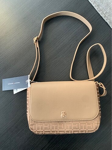 TOMM HILFIGER