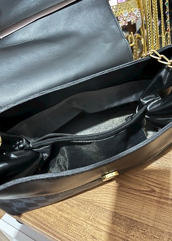 Louis Vuitton Louis Vuitton Zincir Detaylı Siyah Deri Çanta
