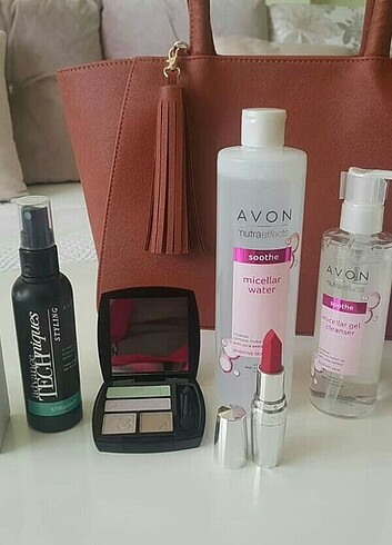 Avon Avon hassas ciltler için temizleme seti