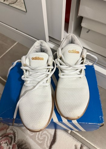 37 Beden Beyaz Adidas Kadın Spor Ayakkabı