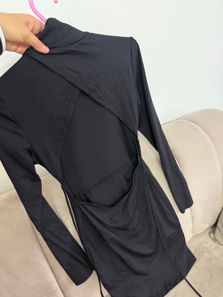 Sırt dekolteli elbise - Görsel 2