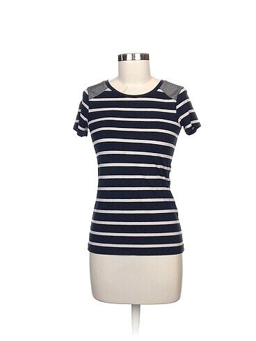 Koton T-shirt %70 İndirimli.