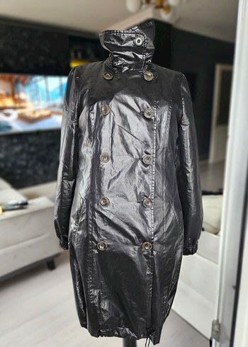 Siyah Parlak Deri Kadın Trençkot - Görsel 4