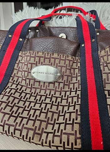 Tommy Hilfiger Tommy canta