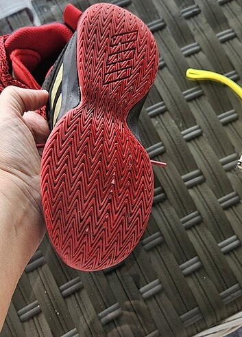 29 Beden kırmızı Renk Orjinal Adidas cocuk ayakkabisi