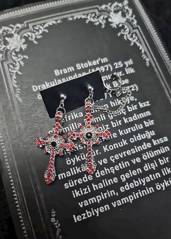 Kırmızı Gotik Haç Küpe