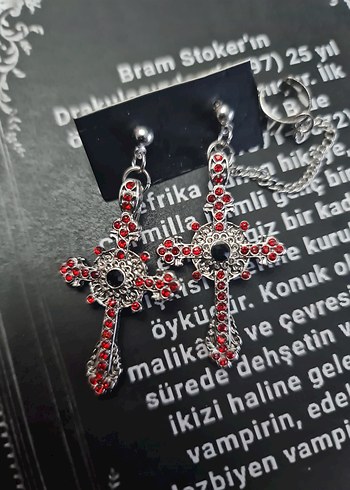Killstar Kırmızı Gotik Haç Küpe
