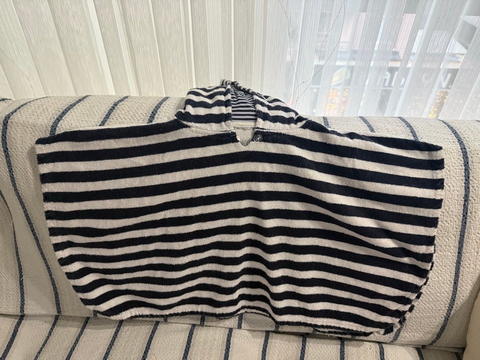 Çizgili Kapüşonlu Erkek Çocuk Bornozu - Görsel 2