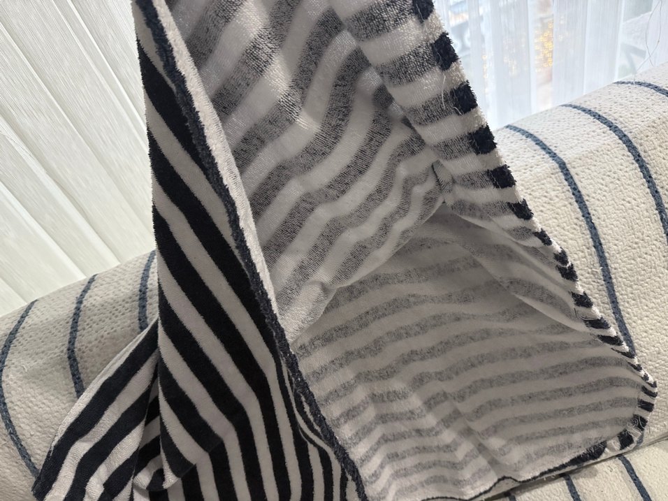 Çizgili Kapüşonlu Erkek Çocuk Bornozu - Görsel 3