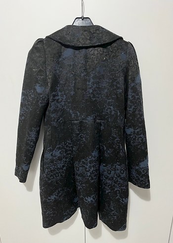 Yılan Desenli Siyah Goth Kadın Kaban - Görsel 2