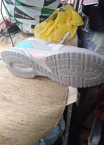 38 Beden beyaz Renk Adidas spor ayakkabisi