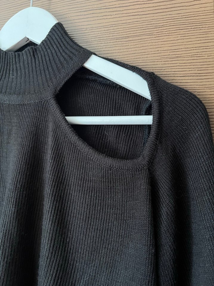 Siyah Asimetrik Yaka Triko Kadın Kazak - Görsel 2