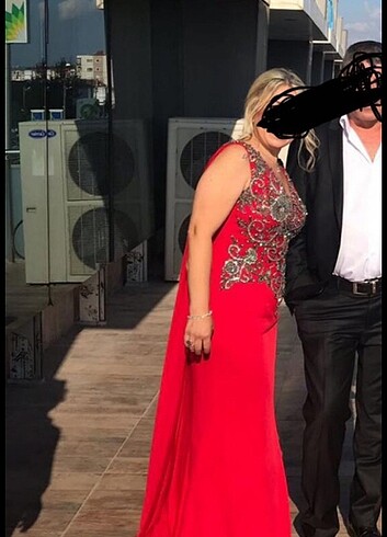 42 Beden kırmızı Renk Savoroski taşlı çok şık
