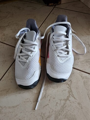32 Beden Adidas Çocuk Ayakkabi