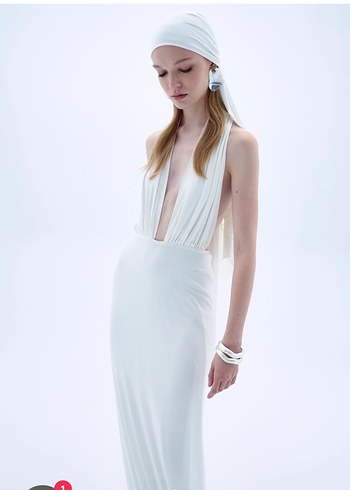 V Yaka Uzun Beyaz Minimalist elbise - Görsel 3