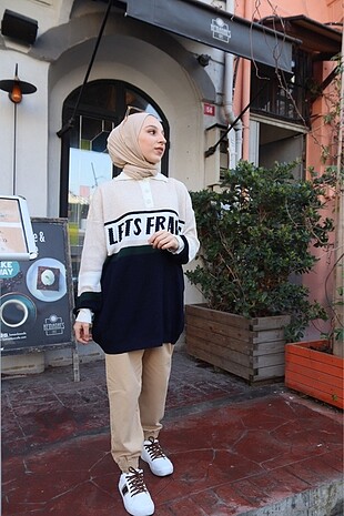 Polo yaka düğmeli