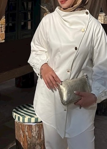 Kadriye Baştürk - Düğmeli Beyaz Gömlek - Görsel 3