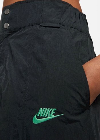 34 Beden Nike Paraşüt Pantolon