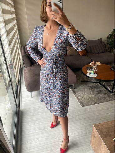 ZARA çiçek desenli XS beden elbise Kusursuzdur Üst üste gelerek 