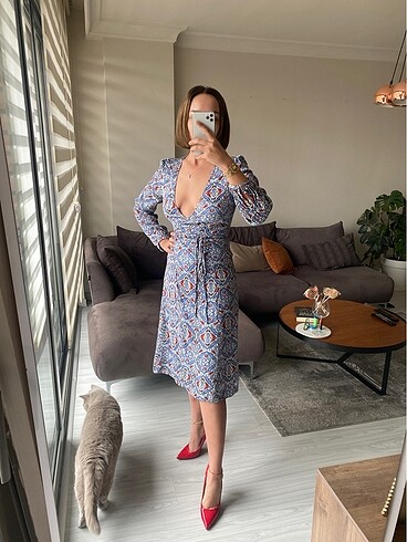 xs Beden çeşitli Renk ZARA çiçek desenli XS beden elbise Kusursuzdur Üst üste gelerek