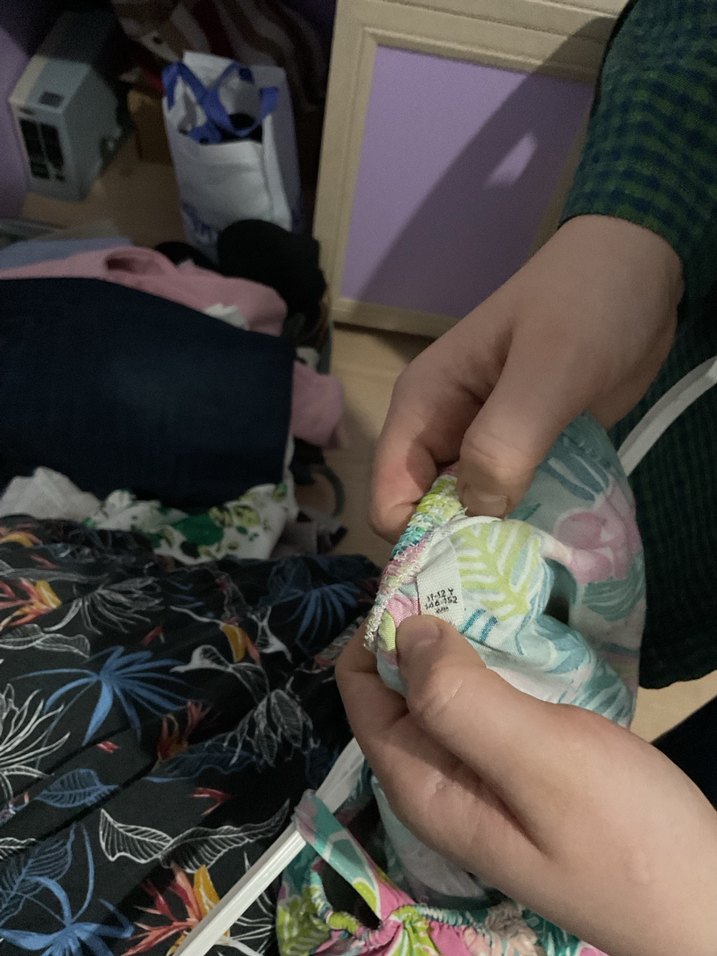 Çiçek Desenli Düğmeli Kız Elbisesi - Görsel 4