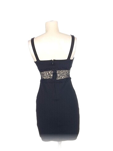 38 Beden PreLoved Kısa Elbise %70 İndirimli.
