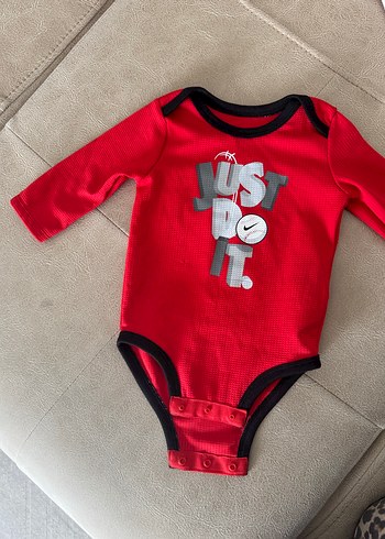 Nike Uzun Kollu Kırmızı Baskılı Bebek Body - Görsel 2