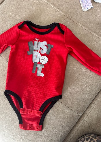 Nike Uzun Kollu Kırmızı Baskılı Bebek Body - Görsel 3