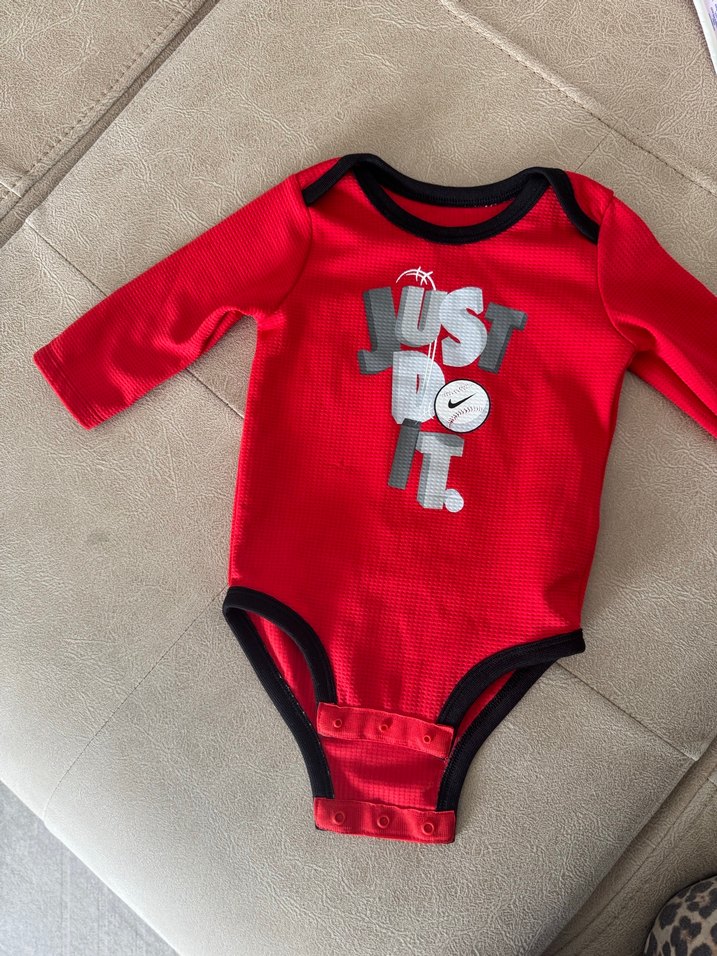 Nike Uzun Kollu Kırmızı Baskılı Bebek Body - Görsel 2