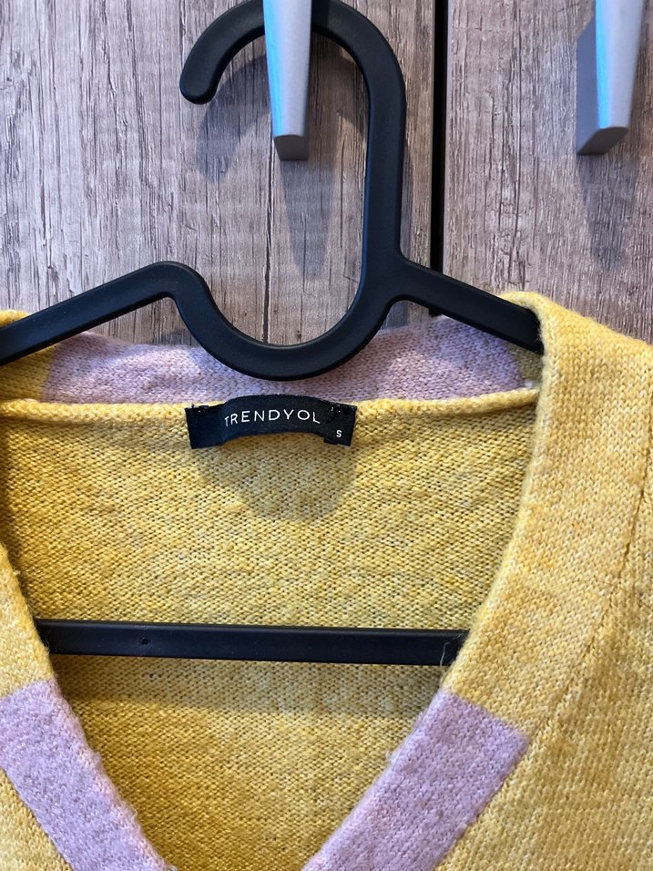 Sarı V Yaka Örgü Kadın Kazak - Görsel 2