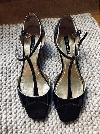 Nine West ????