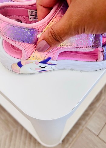 30 Beden pembe Renk Skechers ışıklı sandalet