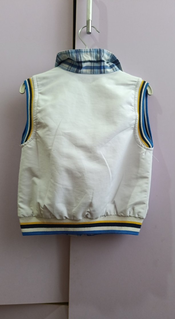 Renkli Baskılı Kapüşonlu Erkek Çocuk Yeleği - Görsel 2