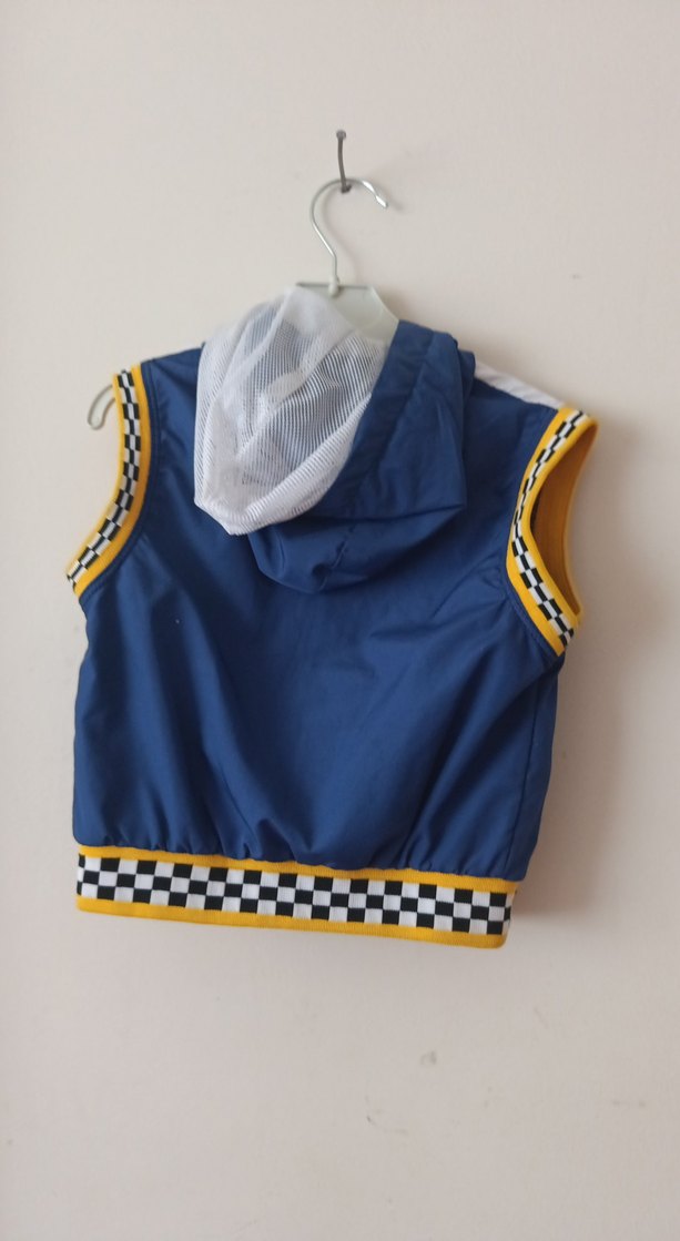 Erkek Çocuk Renkli Baskılı Kapüşonlu Yelek - Görsel 2