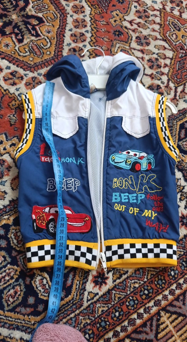 Erkek Çocuk Renkli Baskılı Kapüşonlu Yelek - Görsel 4