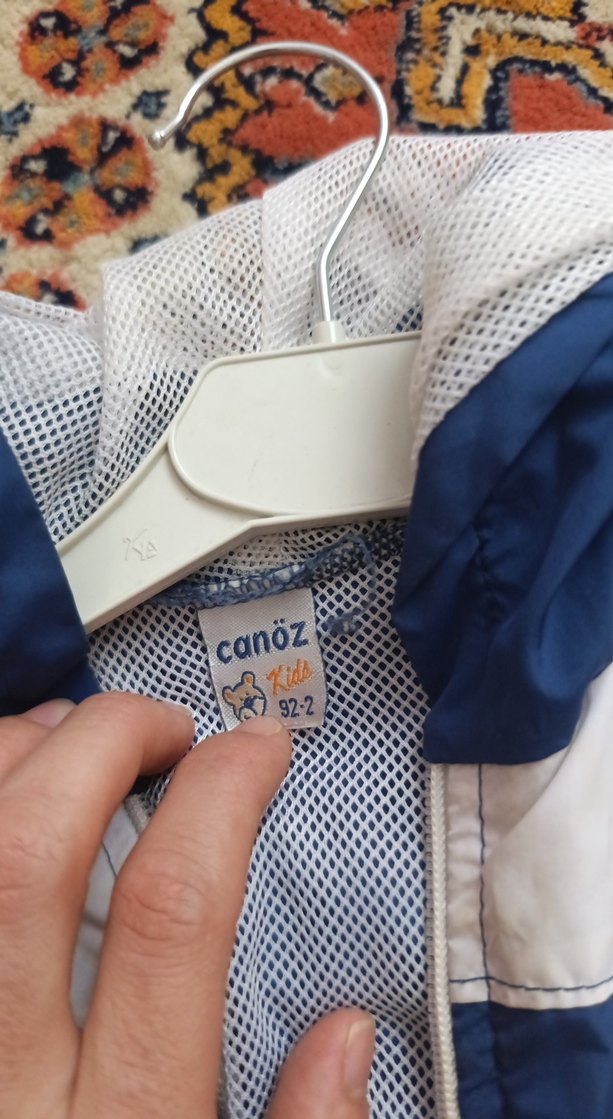 Erkek Çocuk Renkli Baskılı Kapüşonlu Yelek - Görsel 3