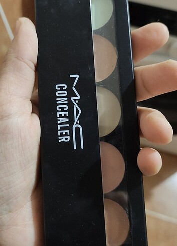 Mac concealer