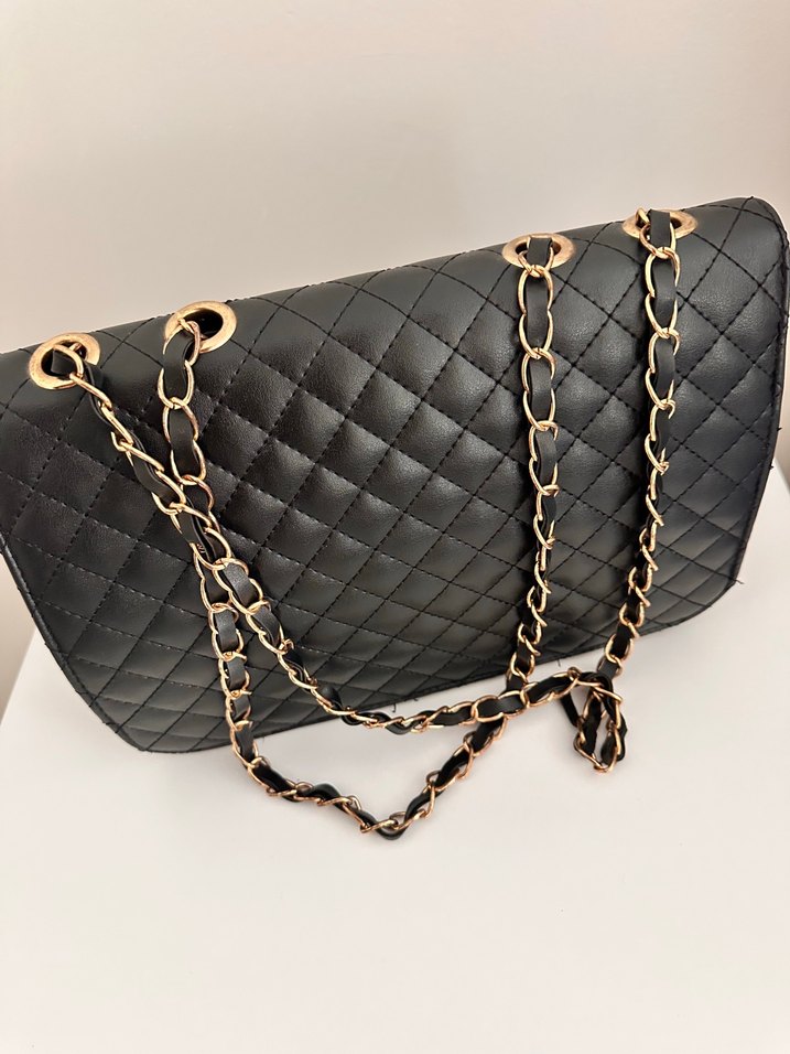 Chanel Siyah Kapitone Deri Çanta — görsel 2/7